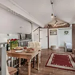 1 Bed In 95105 Nyaraló *