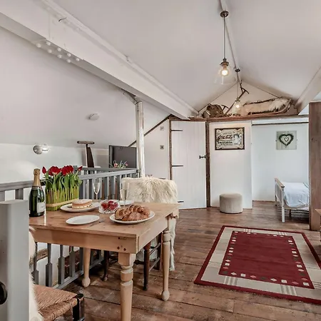 1 Bed In 95105 펜션 *